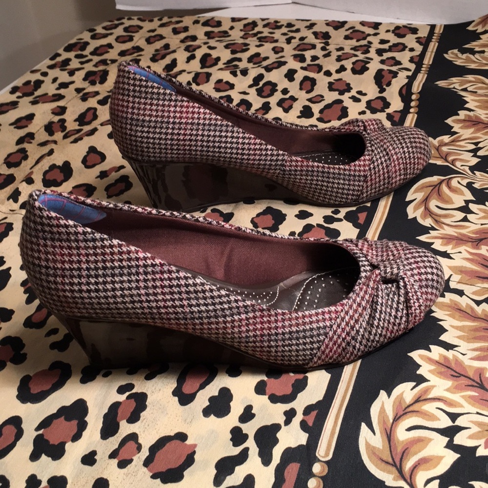 Dex Flex Comfort Cloth Wedges in Plaid Design